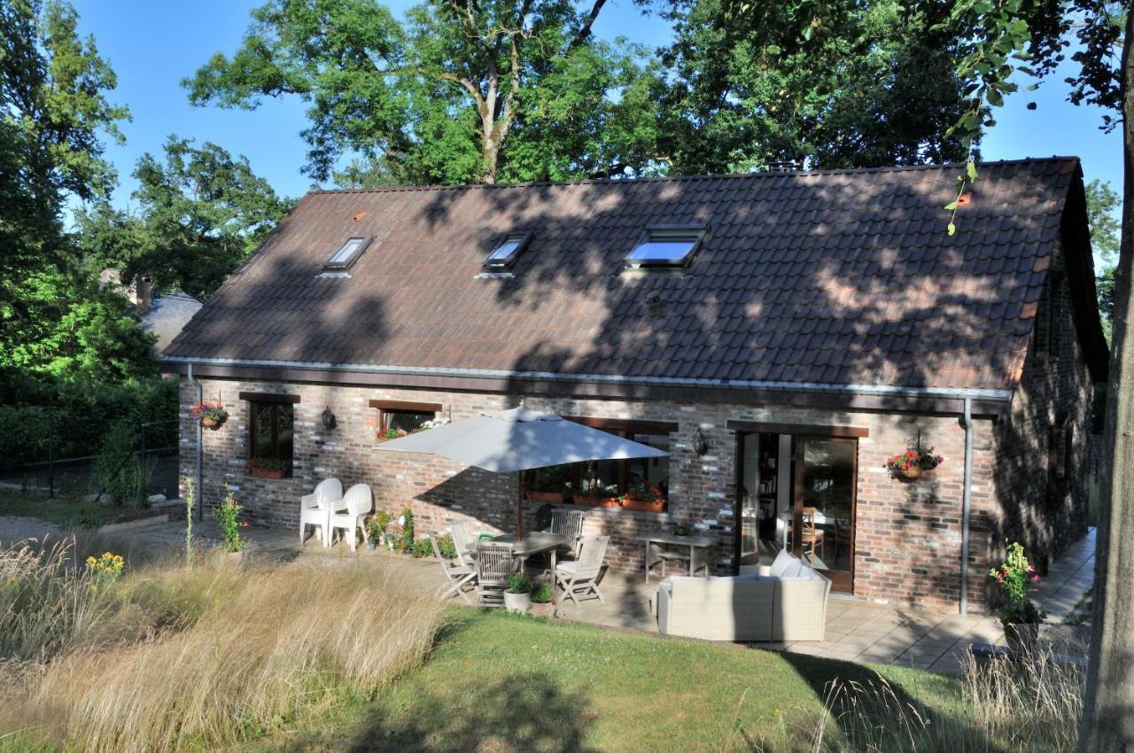 Tres Belle Villa 4 Facades Dans Quartier Vert Et Arbore - 5 Kms De Namur Exteriér fotografie